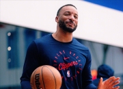 虎扑篮球-包含洛杉矶快船迎CBA季后赛关键赛，集结日外线爆发，引发热议，年轻球员得到机会的词条