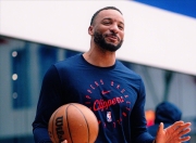 虎扑篮球-包含洛杉矶快船迎CBA季后赛关键赛，集结日外线爆发，引发热议，年轻球员得到机会的词条