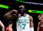 虎扑体育-关于JackeyLove爆冷击败热火，关键助攻引爆全场！的信息